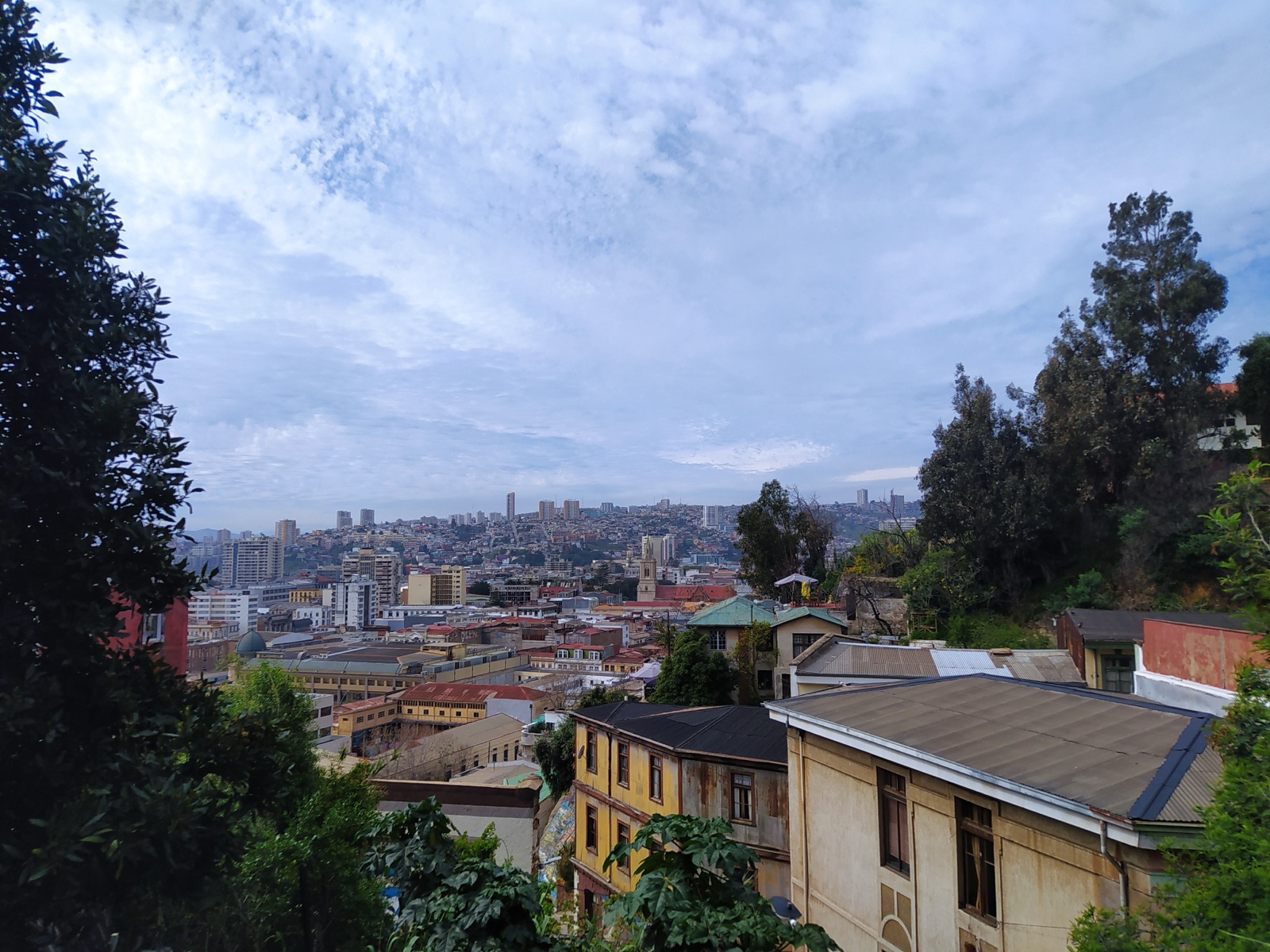 Vista de los cerros y viviendas de Valparaíso