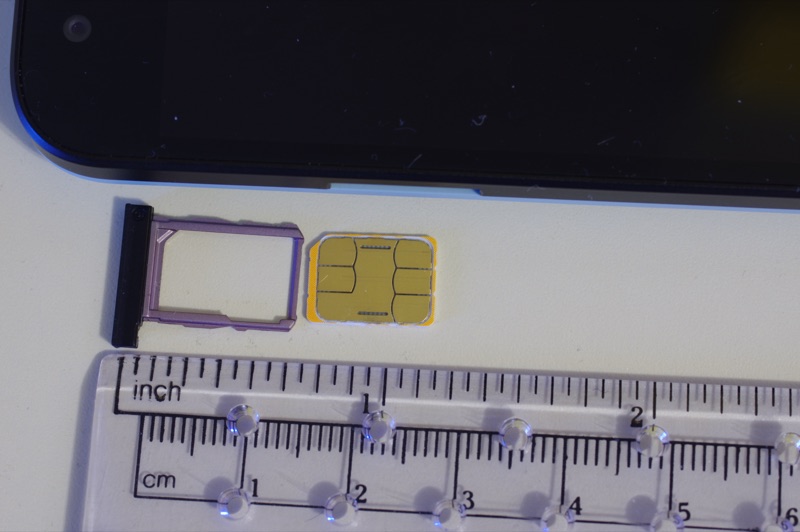 Tarjeta nano SIM y bandeja de teléfono